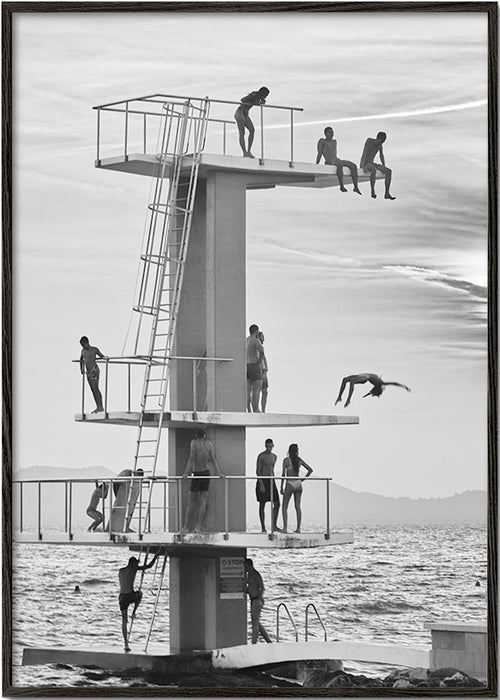 Fotografia trampoliny nad morzem – Black Frame
