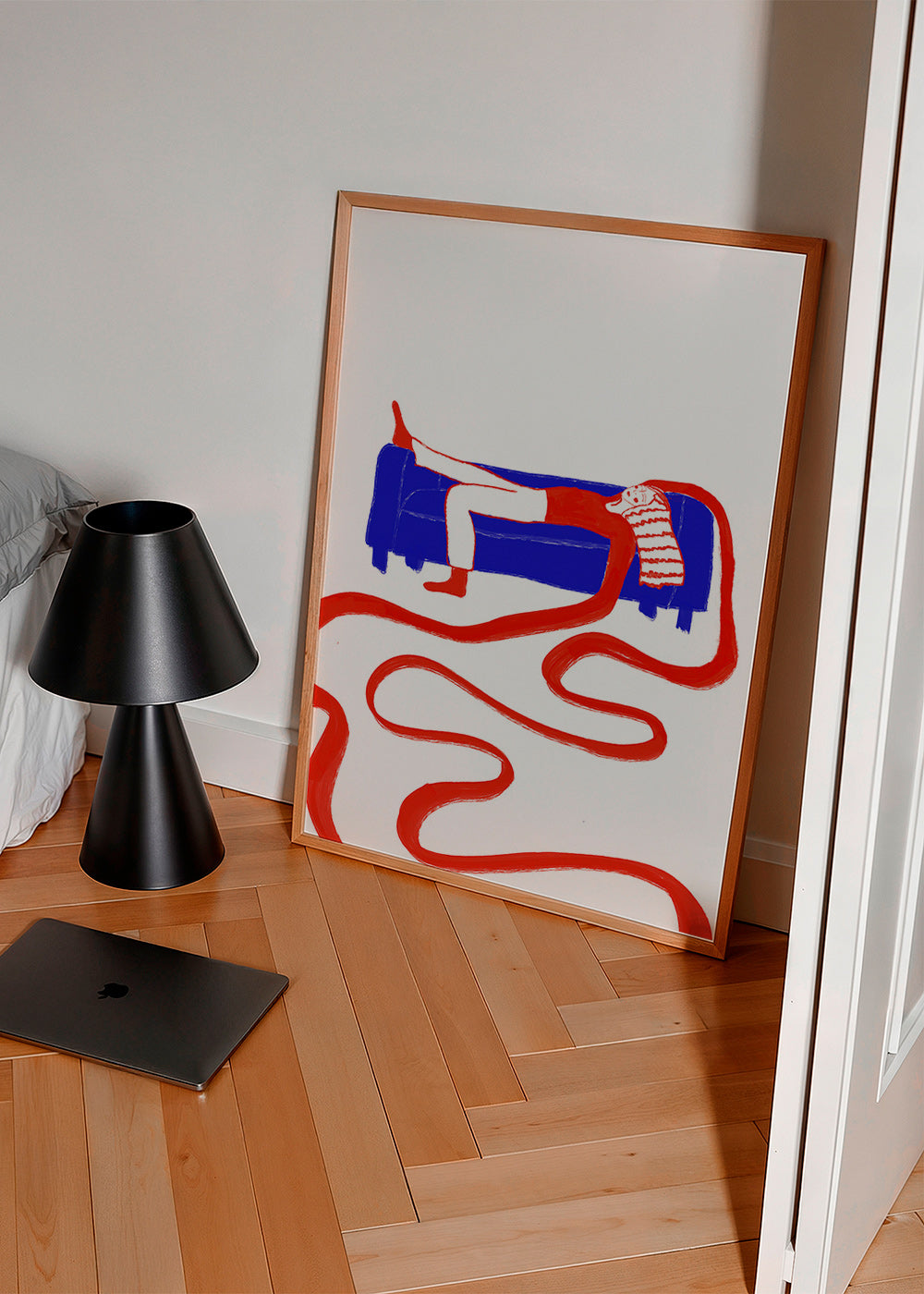 Ilustracja postaci odpoczywającej na sofie – Product1