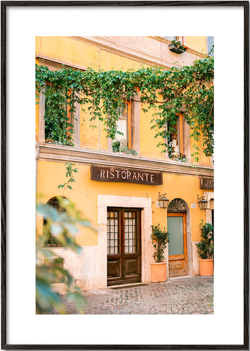 Sztuka do kuchni: fasada ristorante w ciepłej żółci – Black Frame