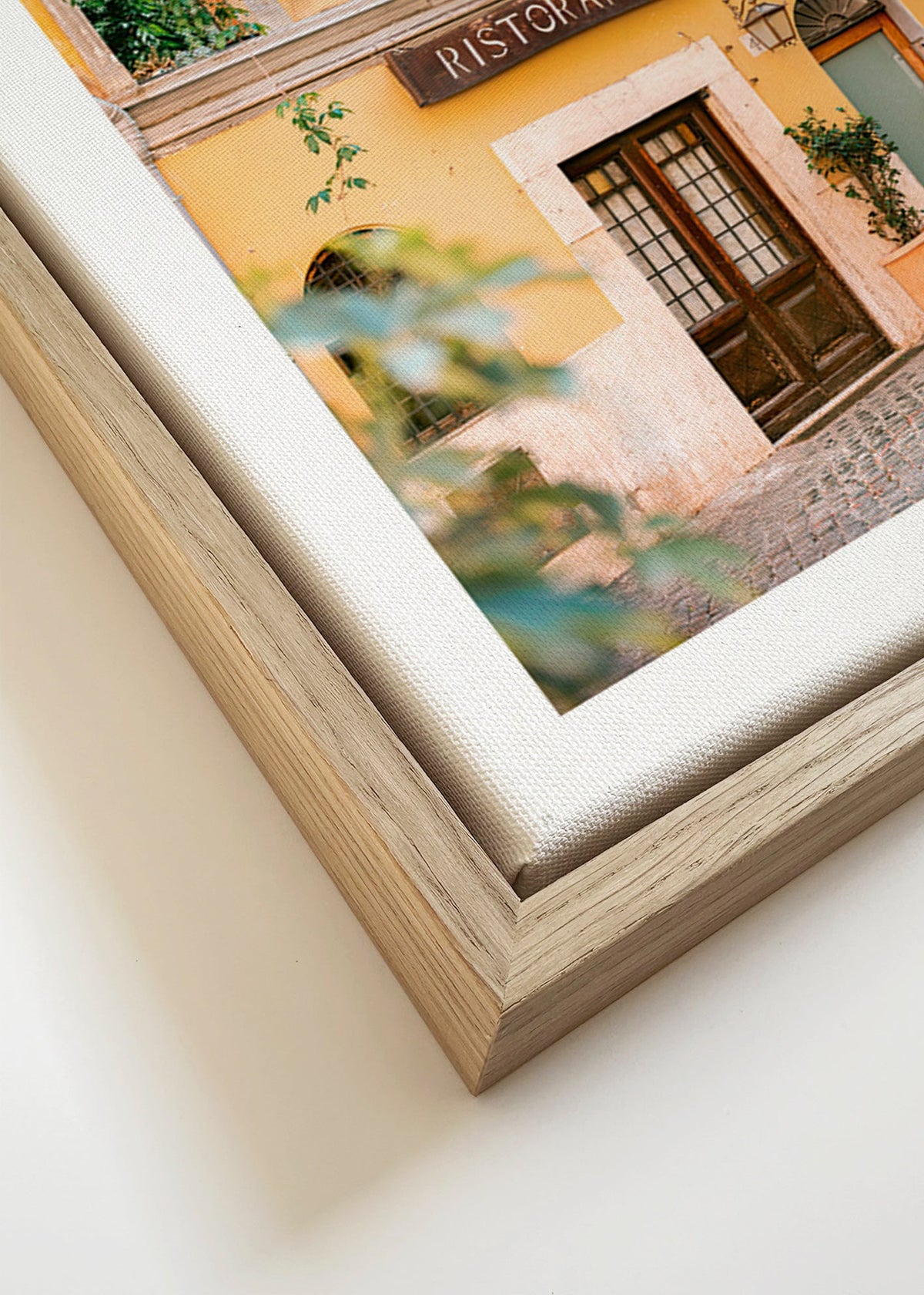 Sztuka do kuchni: fasada ristorante w ciepłej żółci – Canvas detail