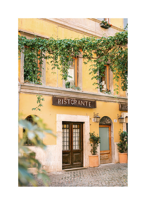 Sztuka do kuchni: fasada ristorante w ciepłej żółci