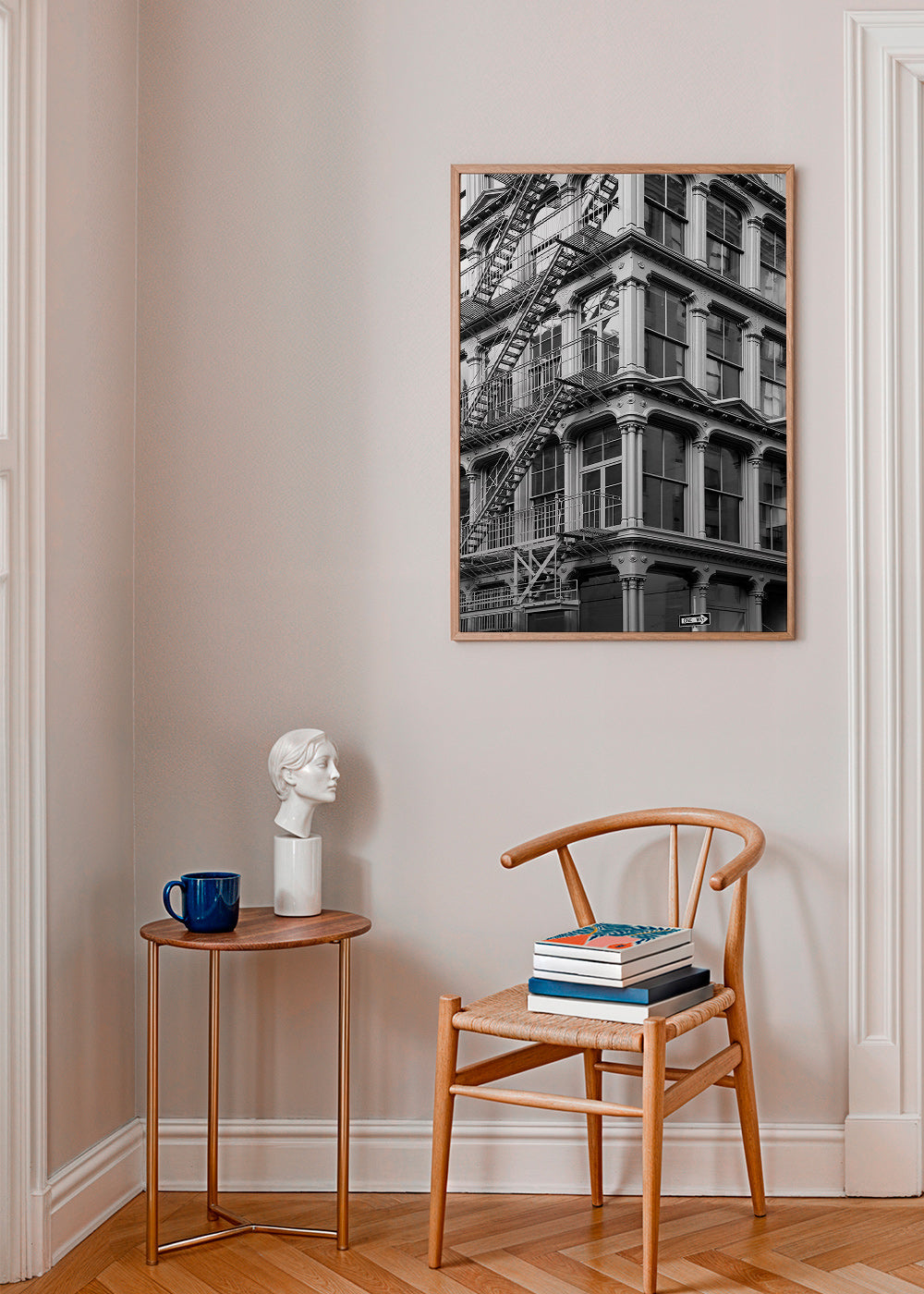 Fotografia miejskiego narożnika ze schodami przeciwpożarowymi – Product1
