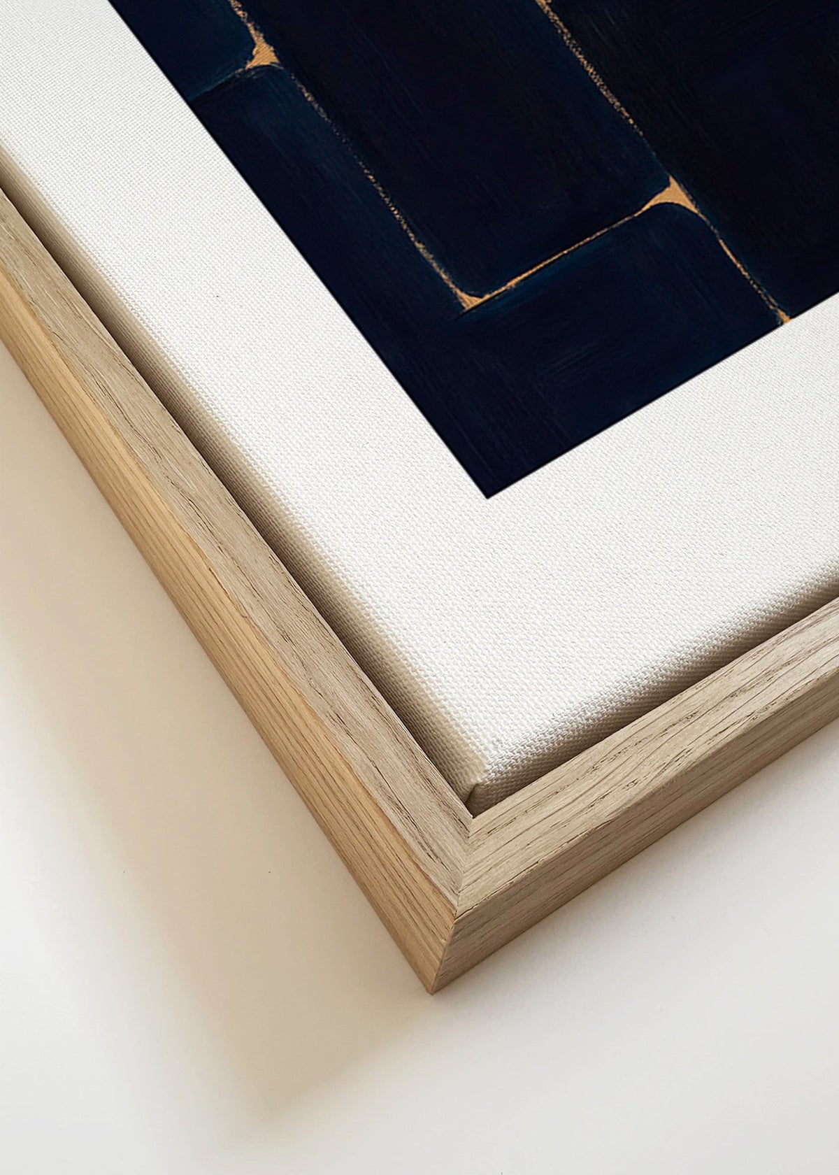 Głęboko niebieska abstrakcja z złotymi akcentami – Canvas detail