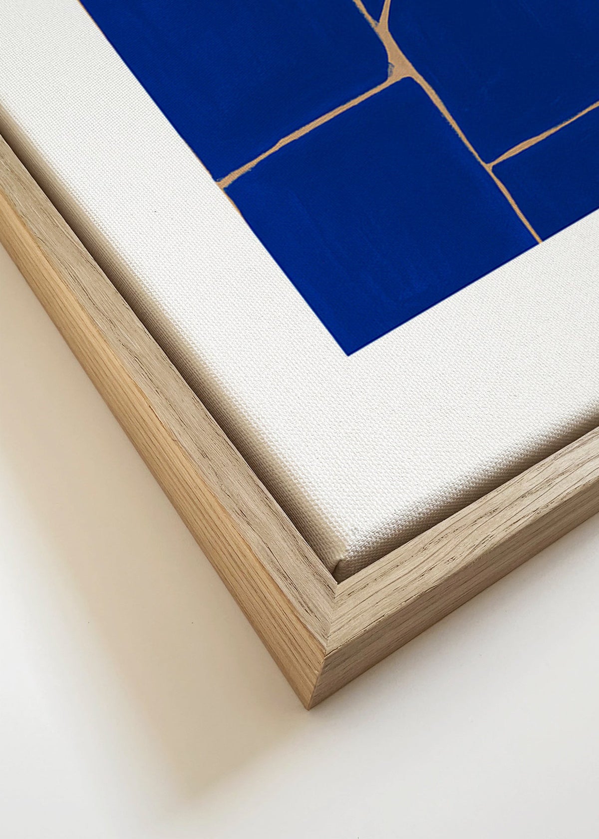 Geometryczny obraz w intensywnym błękicie – Canvas detail