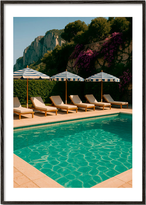 Fotografia basenu z pasiastymi parasolami – Black Frame