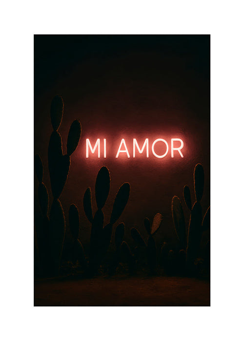 Fotografia: neon 'Mi Amor' na tle kaktusów