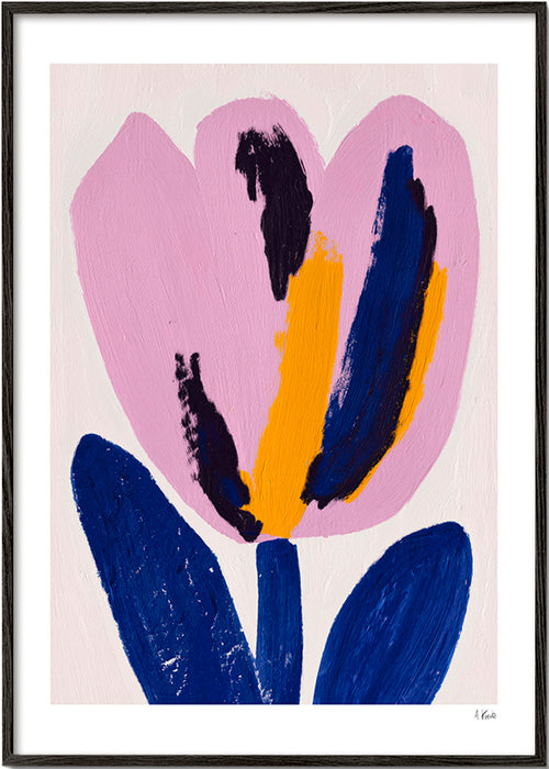 Plakat botaniczny różowy kwiat z niebieskimi pociągnięciami – Black Frame