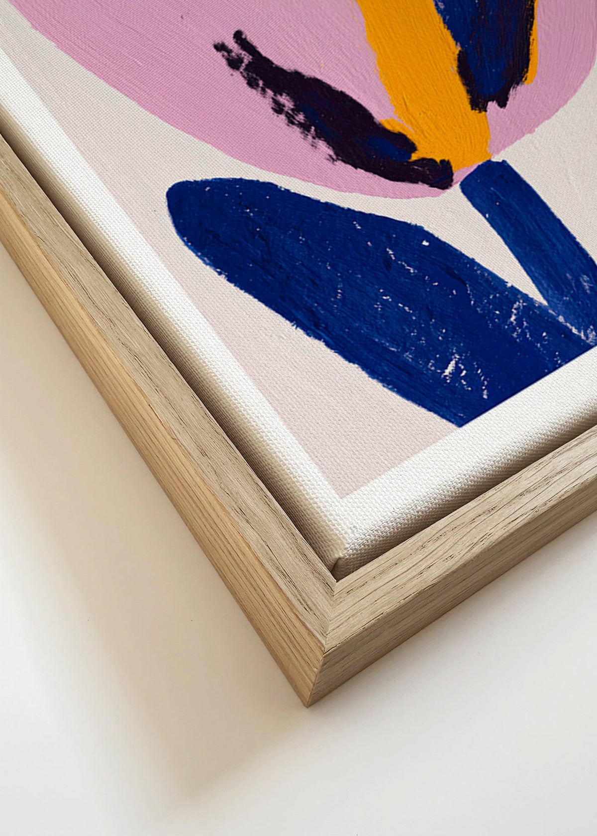Plakat botaniczny różowy kwiat z niebieskimi pociągnięciami – Canvas detail