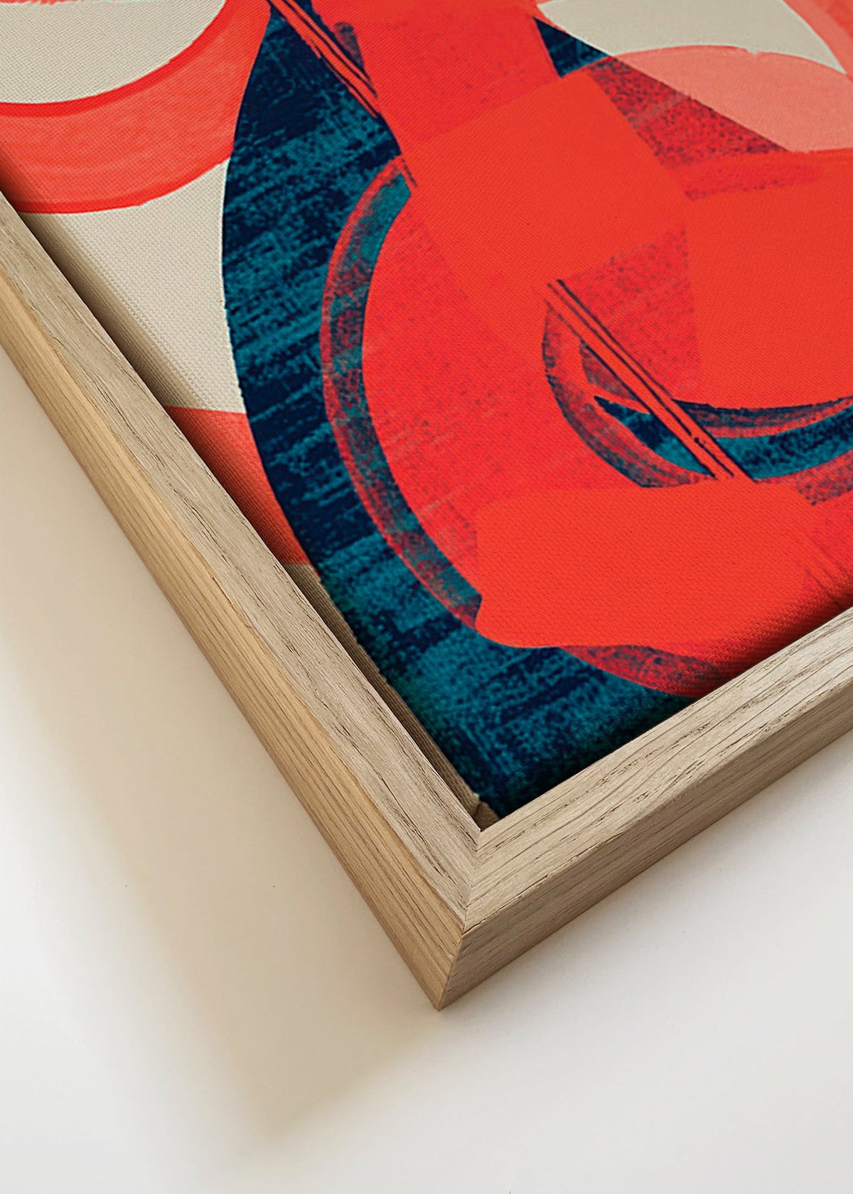 Abstrakcyjne dzieło z czerwonymi wirami i pionowym ruchem – Canvas detail