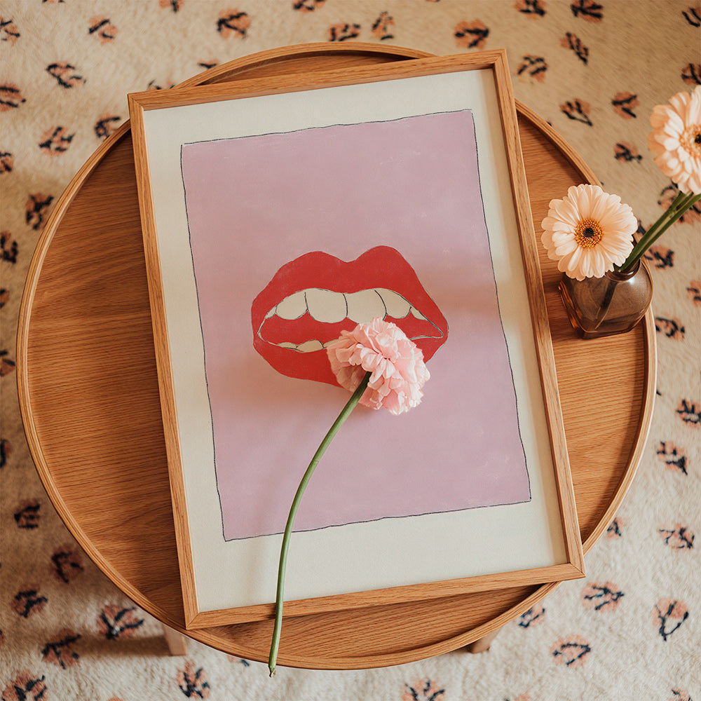 Ilustracja czerwonych ust na różowym tle