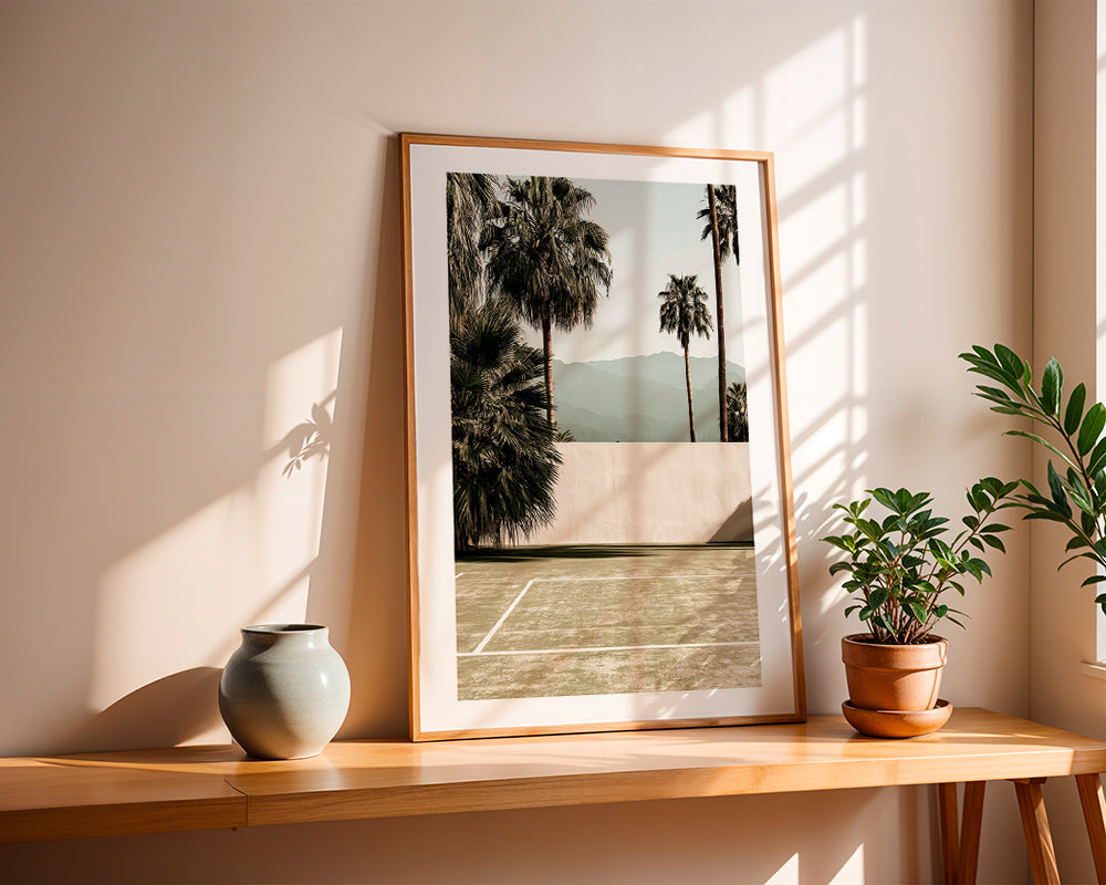 Sztuka krajobrazu palmy i minimalistyczny mur