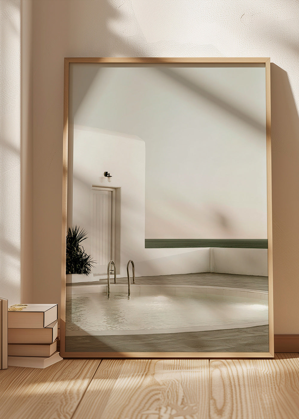 Fotografia minimalistycznego basenu i białej architektury