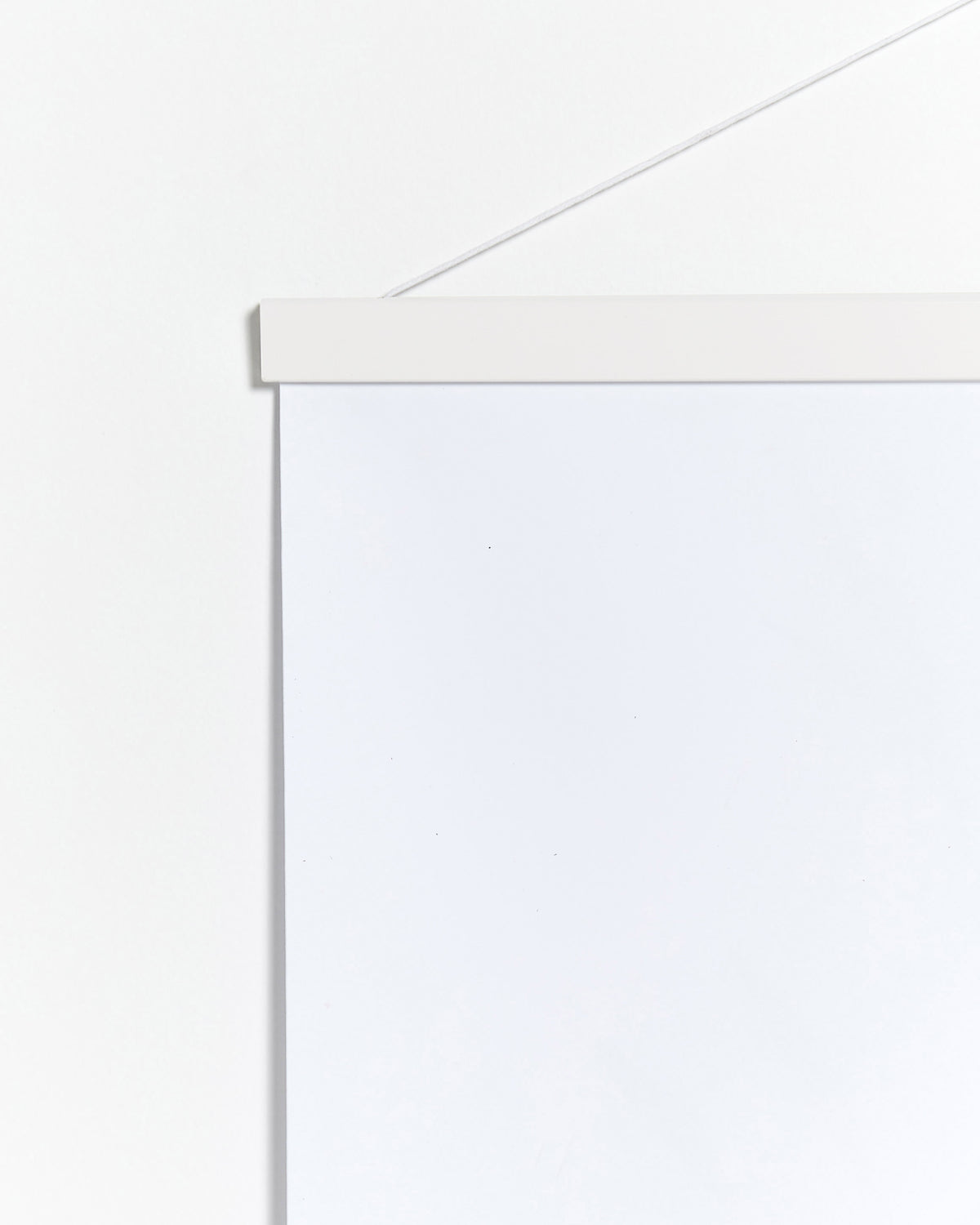 Colgador para póster de 20cm de madera y color blanco