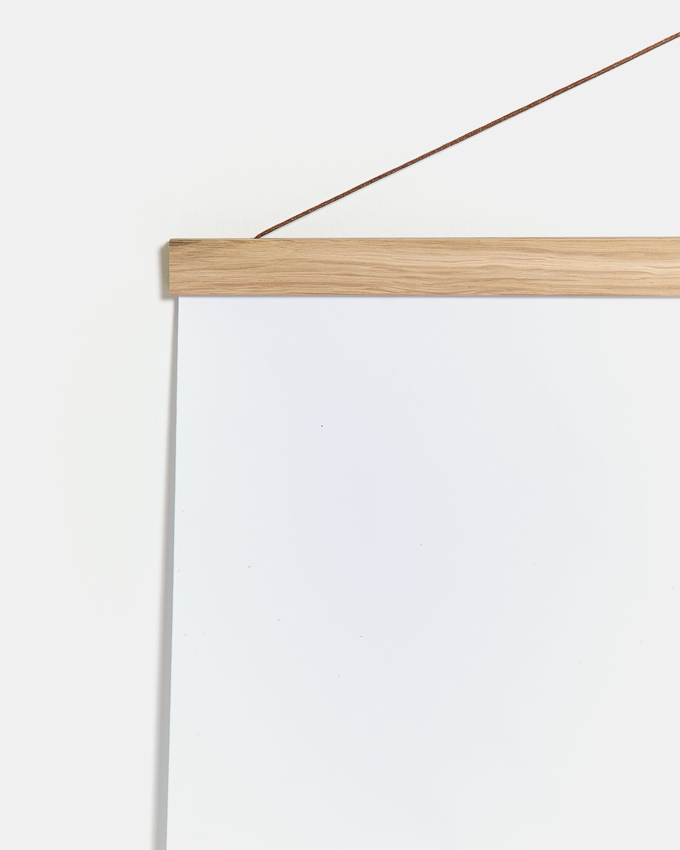 Colgador para póster de 40cm de madera y color roble
