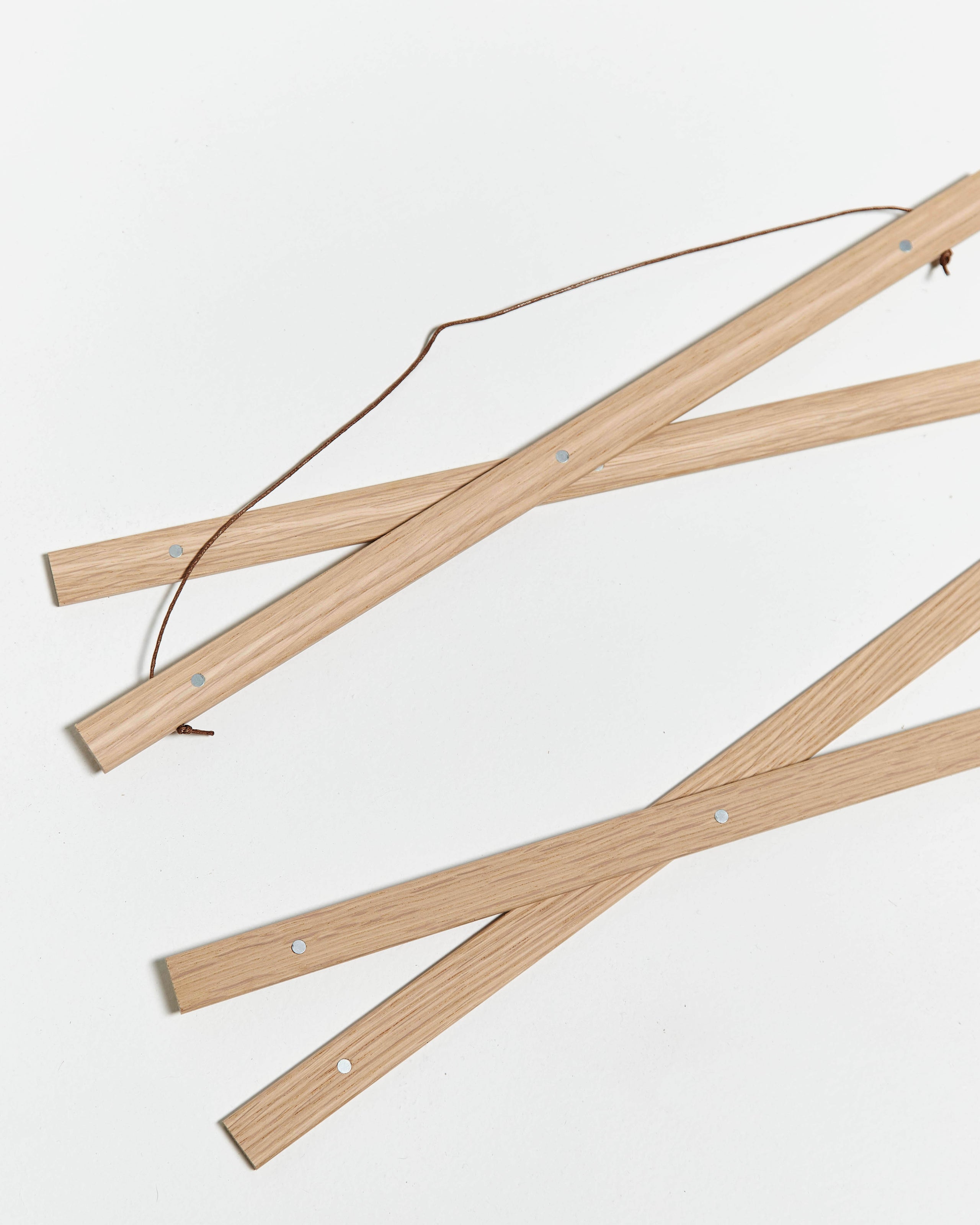 Colgador para póster de 20cm de madera y color roble